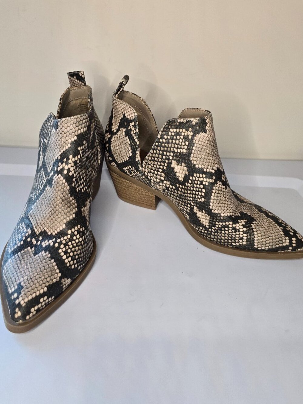 Universal Thread Gray Women's Cari Snake Print Cut Out Ankle Bootie